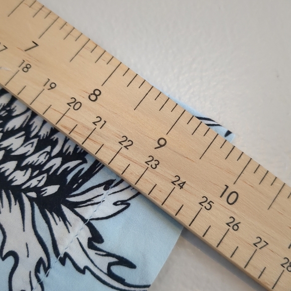 Levi's Light Blue Floral Men's Shirt Size Large Outdoor Golf Preppy - Picture 8 of 8